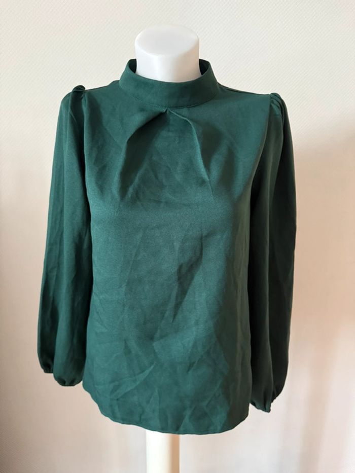Blouse verte en très bon état taille S SHEIN
