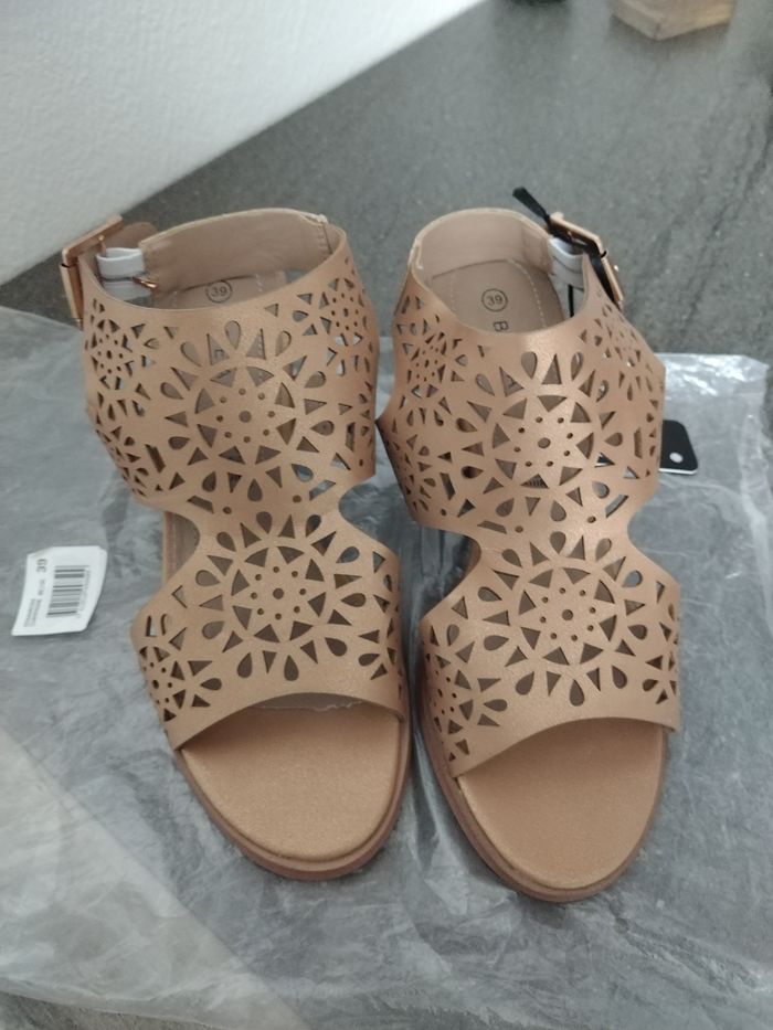 Sandales Neuves "Bréal" - photo numéro 2