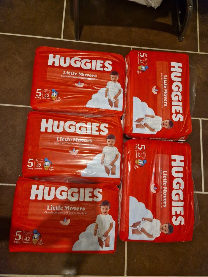 Couches Huggies taille 5 pants lot de 5 paquets