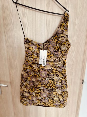 Robe courte fleurie asymétrique multicolore taille M ZARA