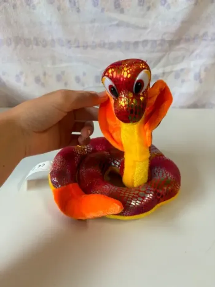 Peluche cobra