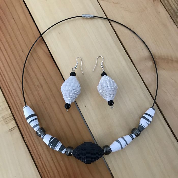 Lot collier + boucles d’oreilles pailletées