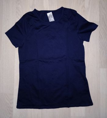 Tee-shirt bleu marine Decathlon T. 8-9 ans
NEUF