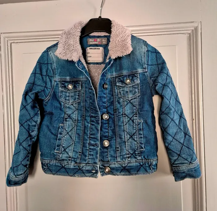 Veste en jean fourrée type sherpa 6ans
