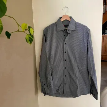 Chemise homme L rayée noire et blanche coupe slim fit, manches longues col classique V031