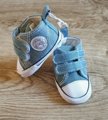 ⭐ Baskets à scratch en bleu jean poiture 0/3 mois ⭐