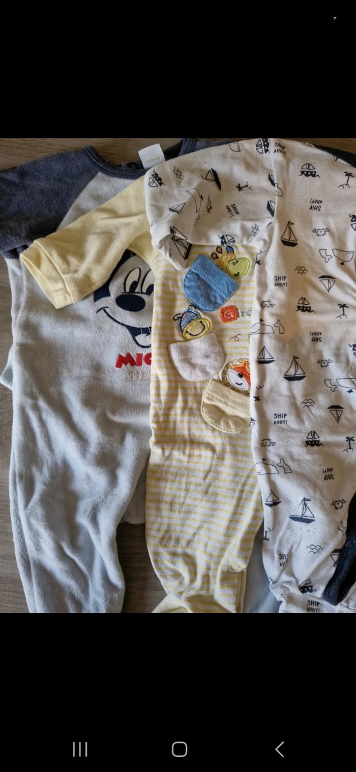 Pyjamas 6 mois - photo numéro 2