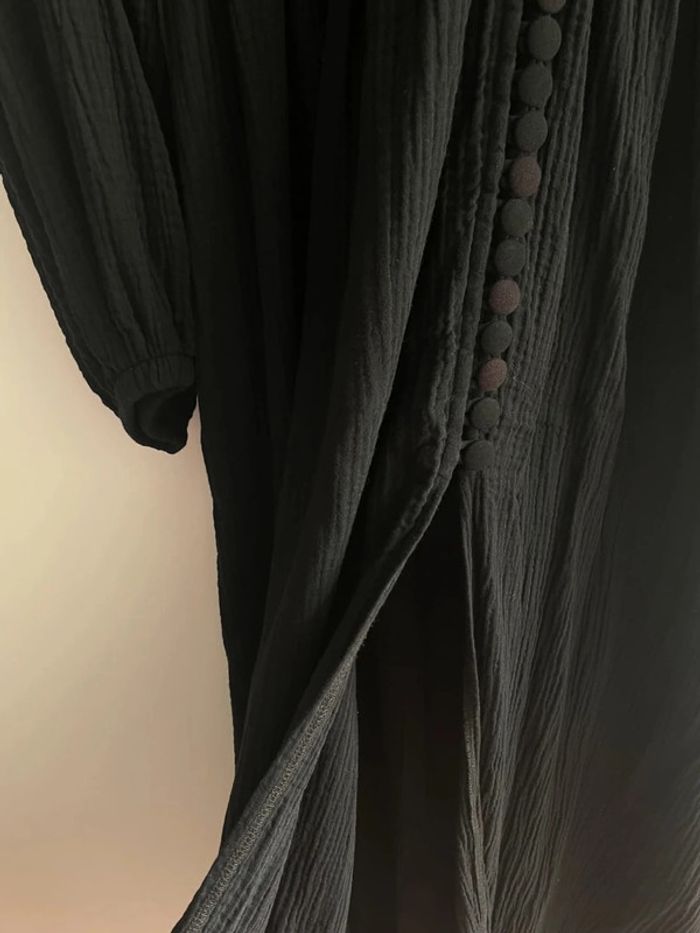 Robe longue fluide en gaze de coton noire signée Cinta Bali. - photo numéro 4