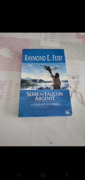 Livre serre du faucon argenté tome 1