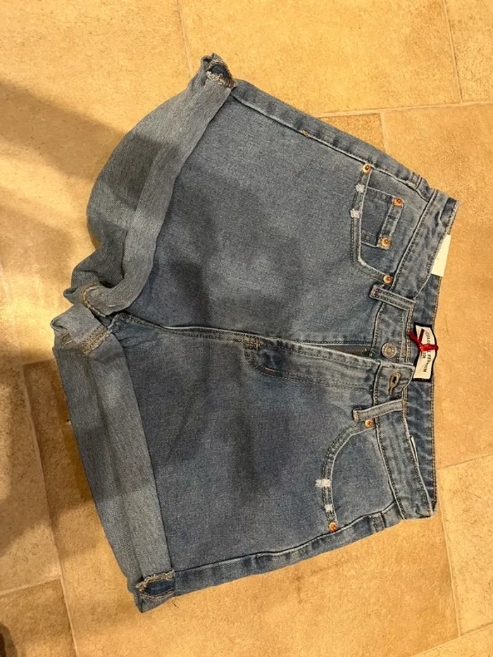 Short neuf