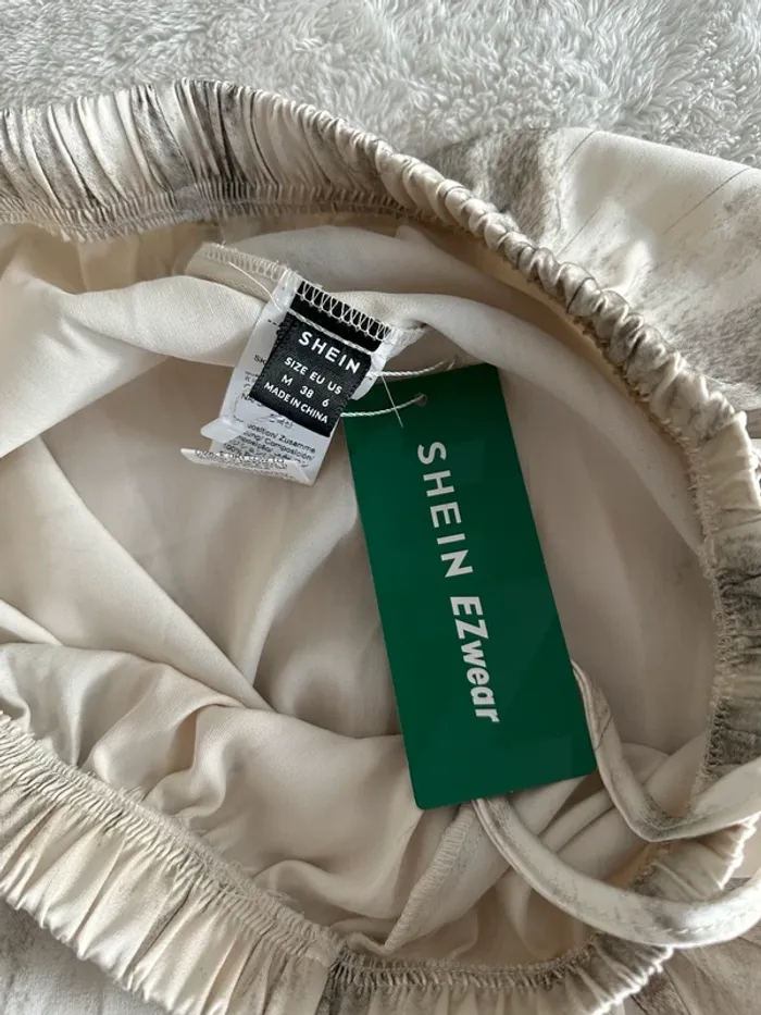 Pantalon neuf avec étiquette - photo numéro 4