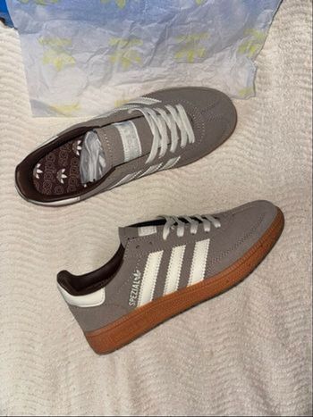 Paire de speziale marron très jolie jamais porté neufs en taille 38