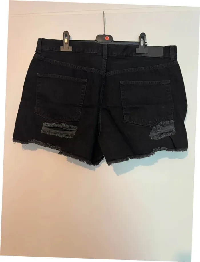 Short en jean noir - photo numéro 2