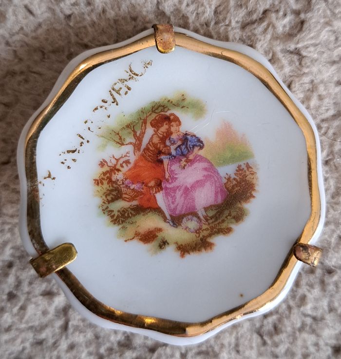 🍽 Petite assiette décorative sur socle en porcelaine de Limoges France