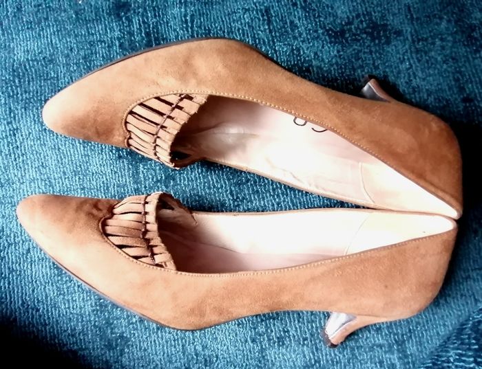 Chaussures Escarpins Marque Unisa cuir Daim. Pointure 40. - photo numéro 2