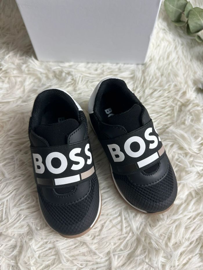 Paire de basket BOSS taille 21 - photo numéro 2