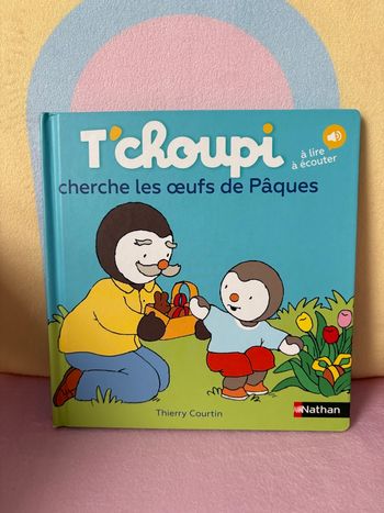 T’choupi cherche les œufs de Pâques.