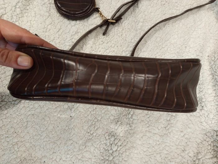 🔝 Petit sac à bandoulière sac à main Primark effet croco marron et doré en PVC et polyester - photo numéro 7