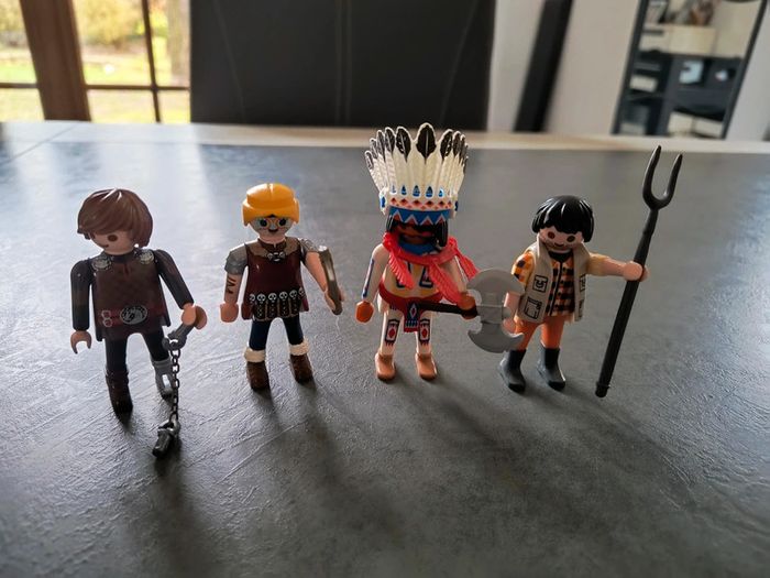 Vends lot de 8 personnages playmobils. - photo numéro 2