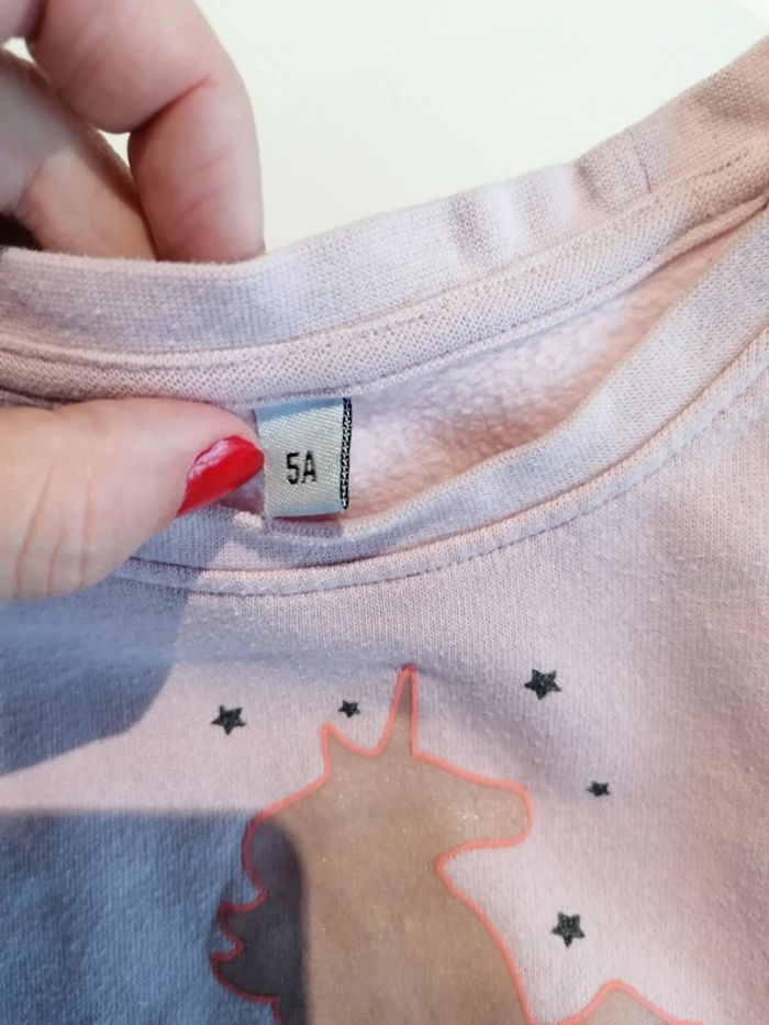 Pull T 5 ans 👧🏻 - photo numéro 3