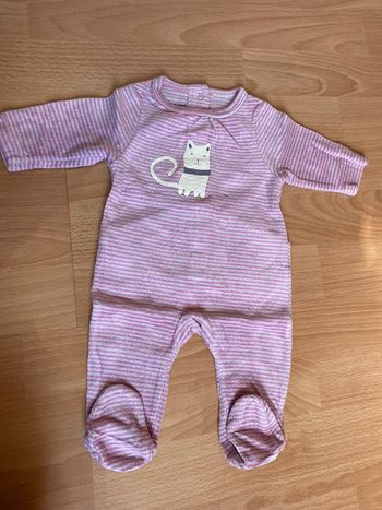 Beau pyjama/grenouillère Vertbaudet à rayures T. 1 mois/54 cm fille TBE