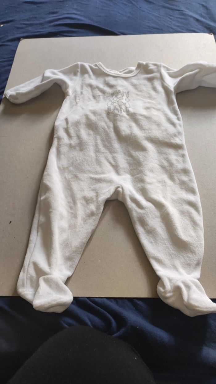 lot 3 pyjamas 6 mois - photo numéro 2