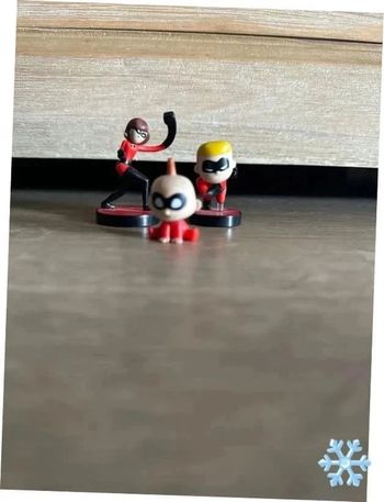 Lot de trois petites figurines les indestructibles