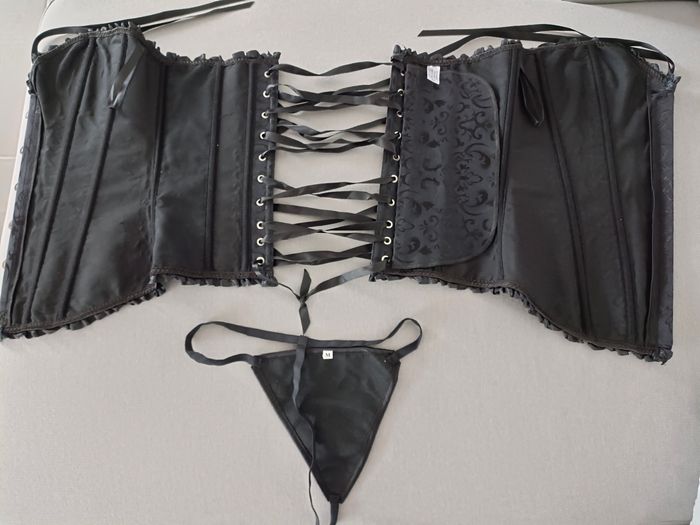 Corset noir et string assorti neuf - photo numéro 2