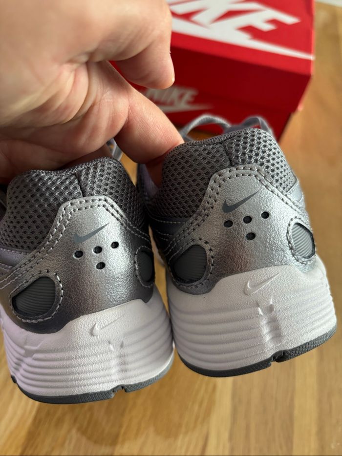 Baskets Nike P6000 Pointure 34 Neuves - photo numéro 3