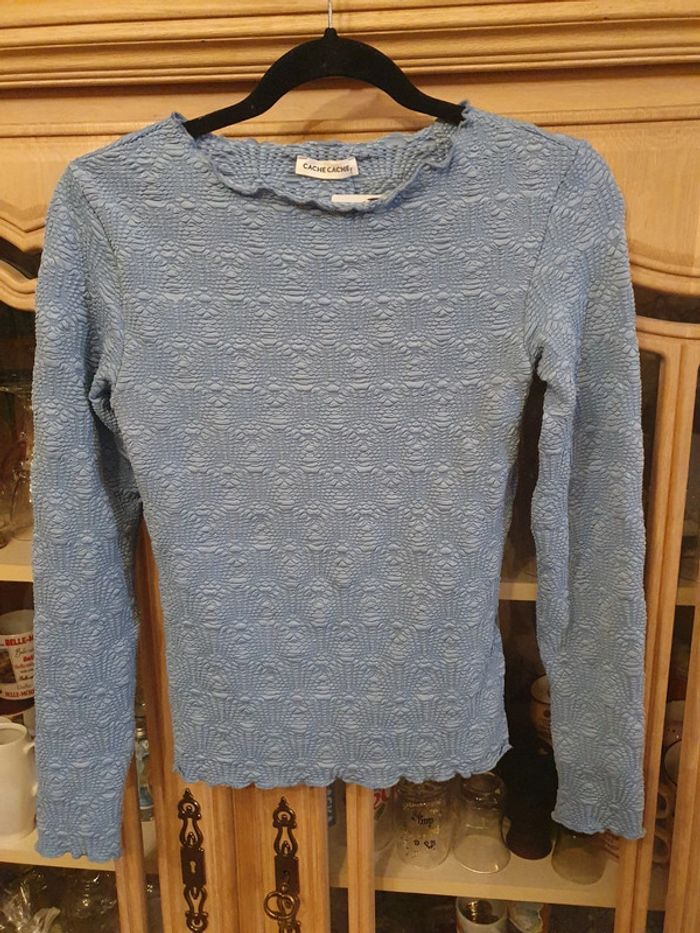 Très joli haut bleu cache cache en relief taille S