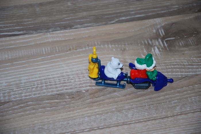 Jouets Ferrero Kinder 2 pièces du traineaux de noël calendrier de l'avent - photo numéro 2