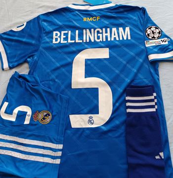 Belle tenue Bellingham taille 8 ans Real de Madrid 2026 extérieur