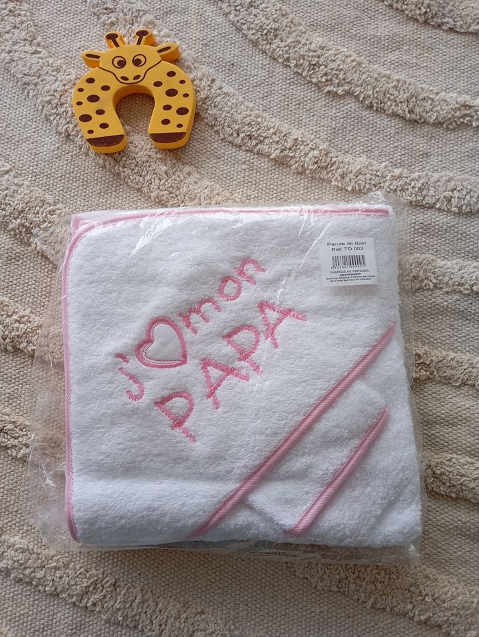 Cape de bain bébé avec gant de toilette blanc et rose