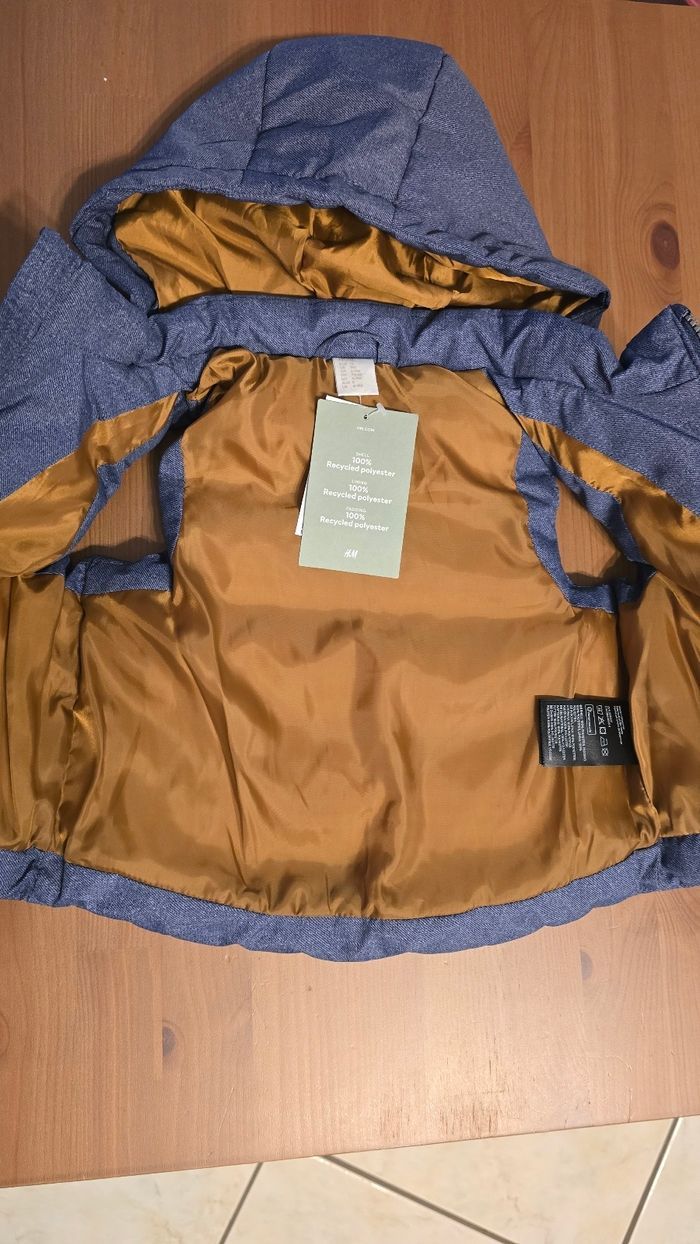 NEUVE (NON PORTÉE)🏷🤩😍🤎💙 superbe doudoune sans manche,  capuche amovible 9 mois garçon 😍🤎🤩💙 - photo numéro 3