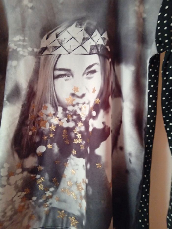Jolie blouse longues manches noir. 9 ans - photo numéro 2