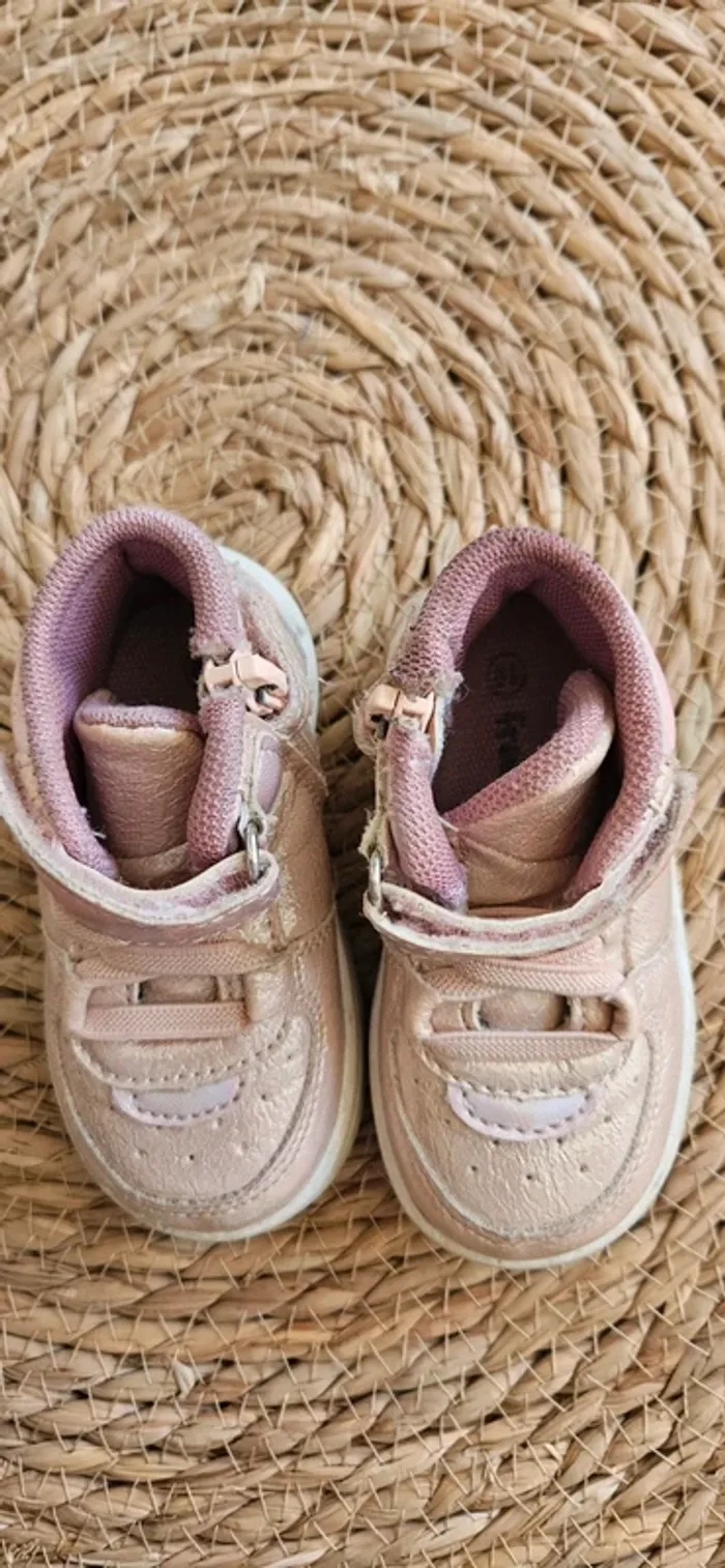 Paire de basket montante taille 19 - photo numéro 5