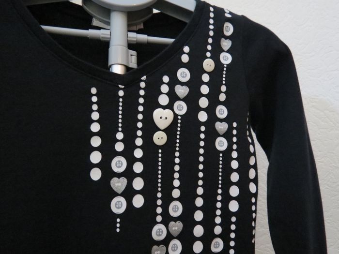 Top noir Cache Cache – détails bijoux & boutons cœur🩶 - photo numéro 2