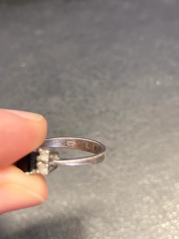 Très belle bague vintage en argent, onyx noir et CZ en taille 50 - photo numéro 3