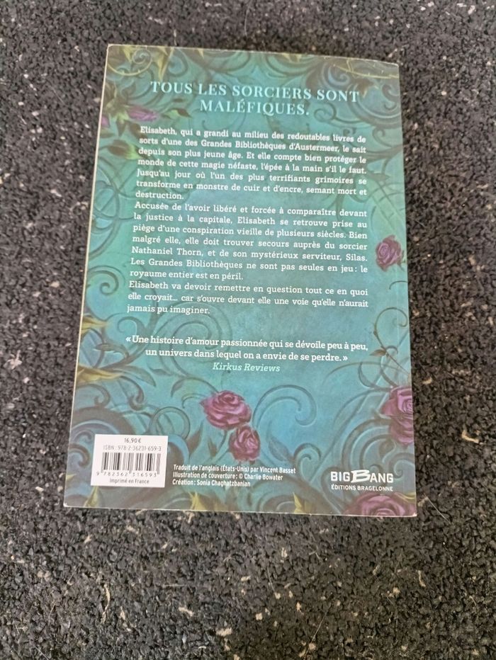 Livre "Sorcery of thorns" - photo numéro 2