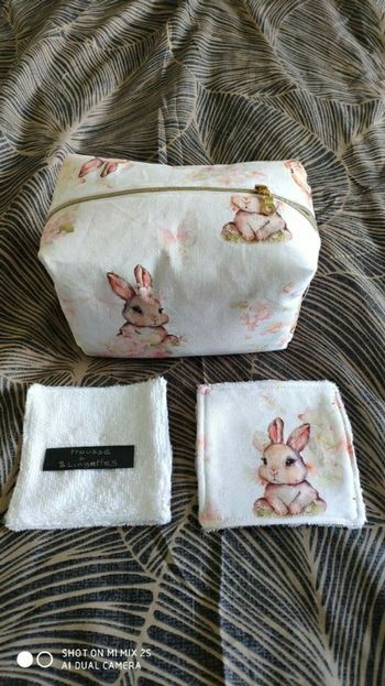 Trousse de toilette et ses 8 lingettes