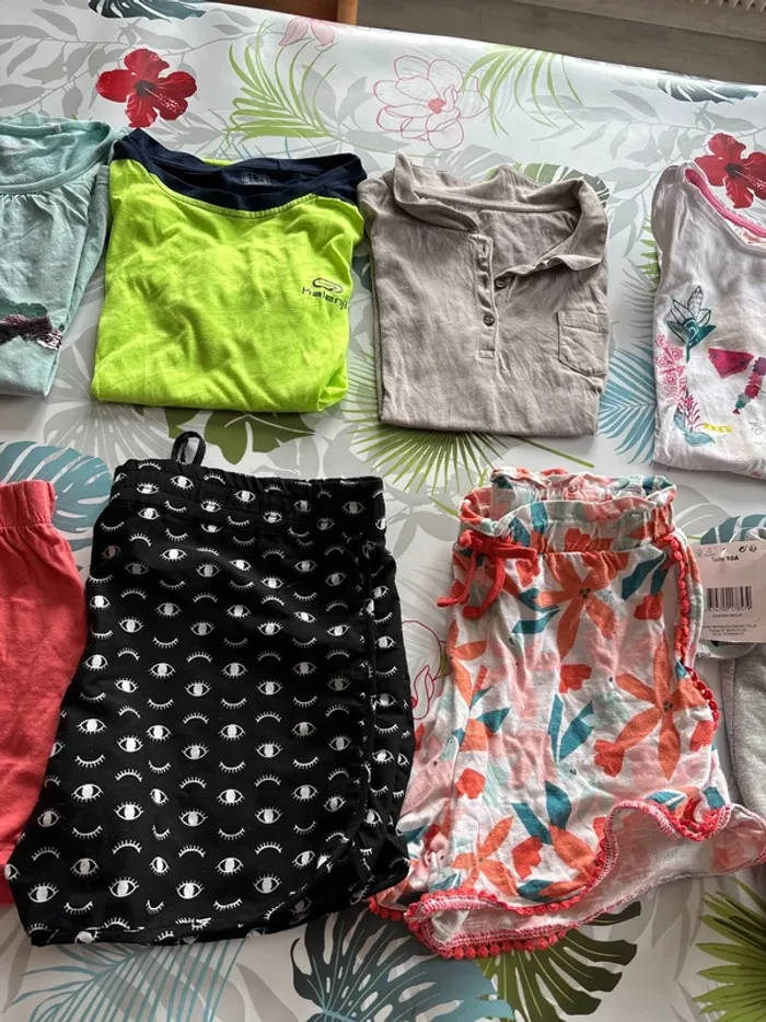 Lot tee-shirts et shorts 10 ans - photo numéro 3