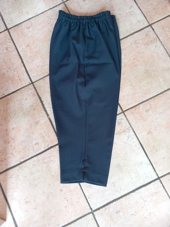 Pantacourt Neuf polyester T44 bleu marine - photo numéro 2