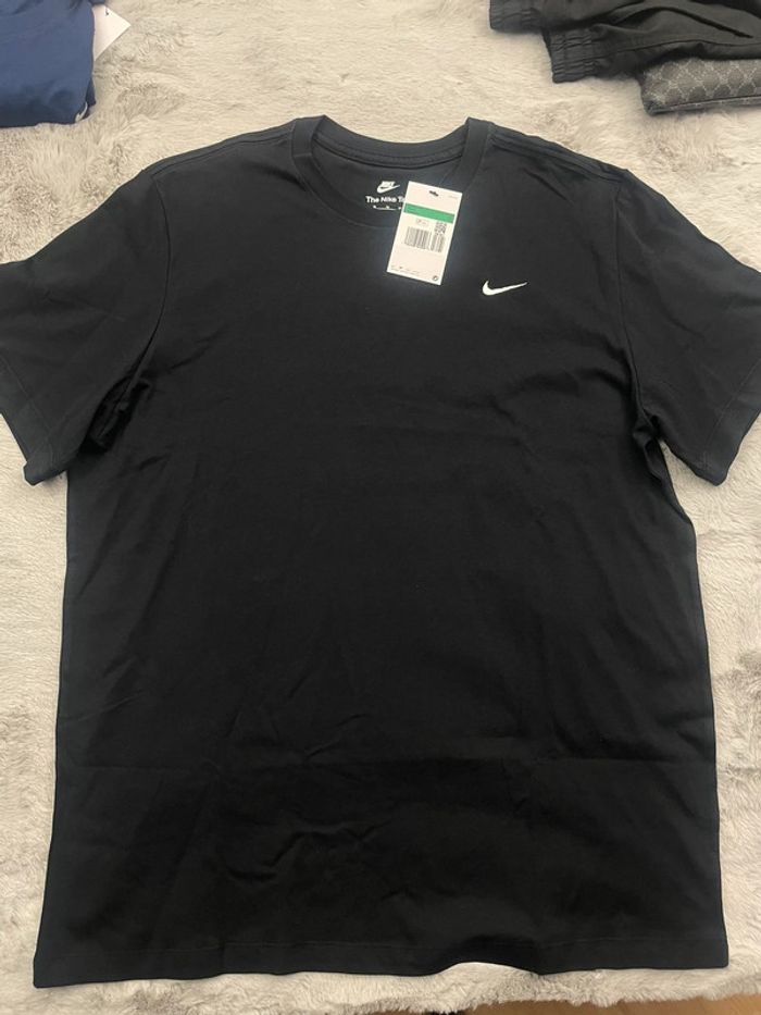 T-shirt Nike noir logo brodé blanc - Taille XL - photo numéro 3