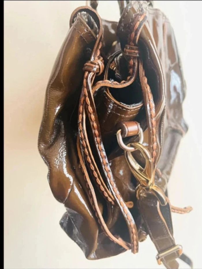 Sublime sac en cuir vernis plinio visona - photo numéro 7