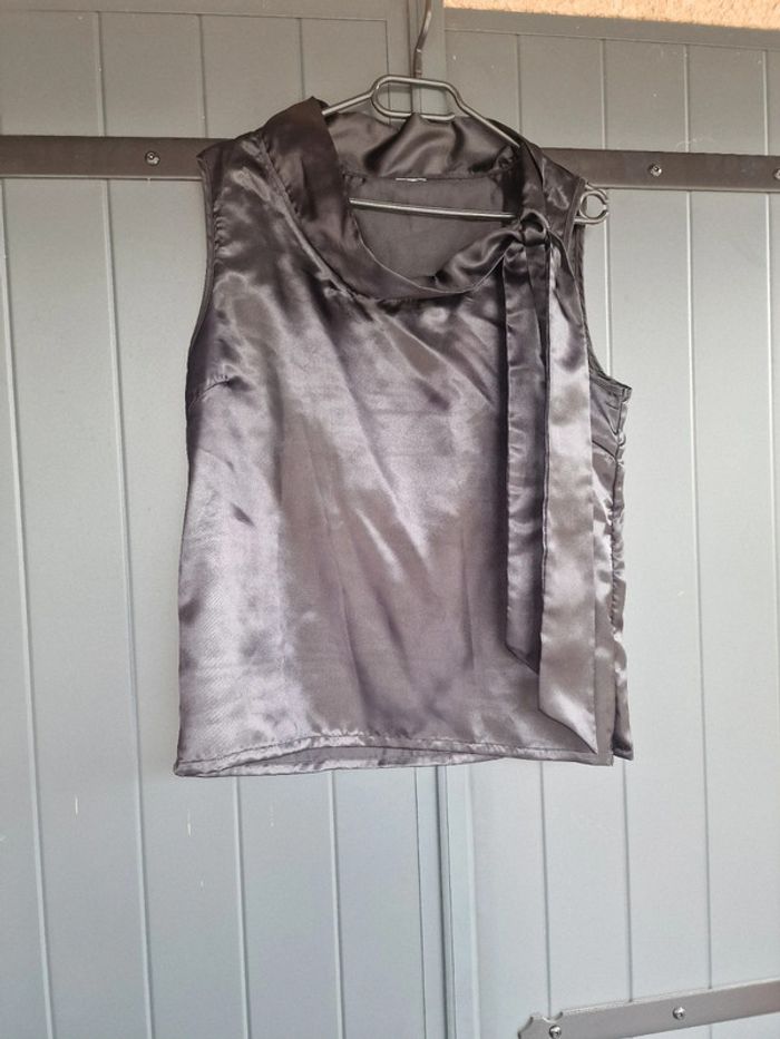 Blouse noire effet satin avec col lavallière - photo numéro 5