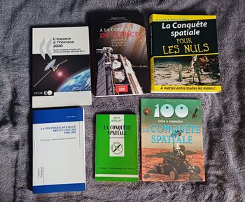 Lot de livre sur l'espace et la conquête spatiale