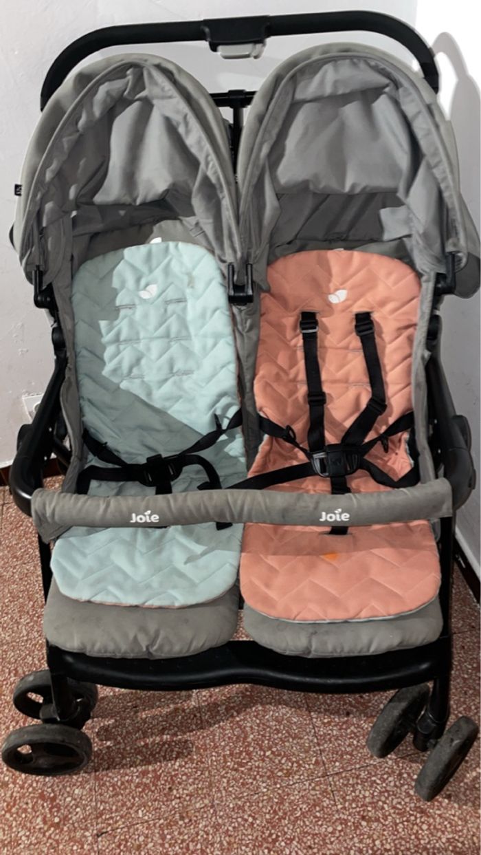 Poussette joie double