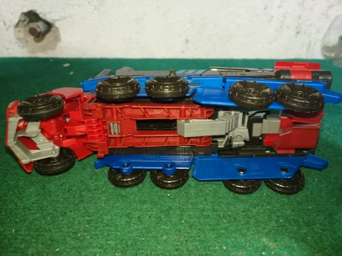 Camion transformers " Optimus Prime " hasbro 2015 - photo numéro 5