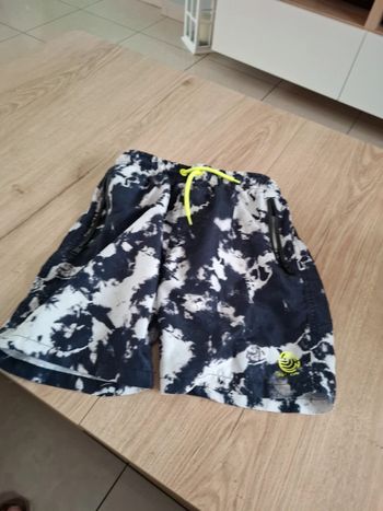 Short de bain garçon 8-9 ans primark bon état