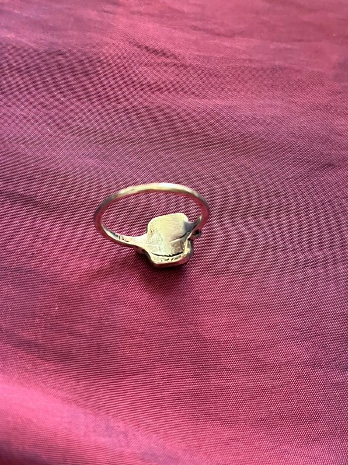 Belle bague en métal argenté avec pierre noire T. 57 femme TBE - photo numéro 7